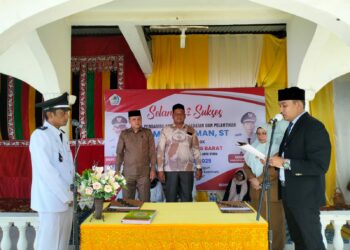 Kamaruzzaman Geuchik terpilih pada pesta demokrasi pemilihan Geuchik Gampong Lancang Barat resmi dilantik oleh Camat Dewantara bertempat di halaman menasah Gampong Lancang Barat Dewantara. Senin 11/09/2023.