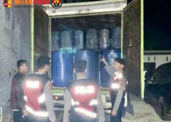 Kasus BBM jenis solar ilegal yang diamankan pihak Polres Sinjai, di Jalan Bulu Bicara, Sinjai Utara