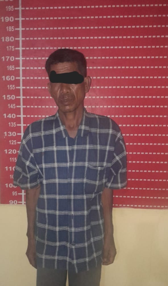 DIAMANKAN : WR (56), teeduga pelaku pembacokan teehadap abang kandungnya, diamankan di Polsek Firdaus. (Foto Dok/AKP Idham Halik)