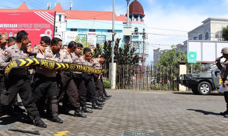 Polresta Manado menggelar pelatihan Pengendalian Massa (Dalmas) dalam rangka persiapan menghadapi Pemilu Tahun 2024 yang akan datang