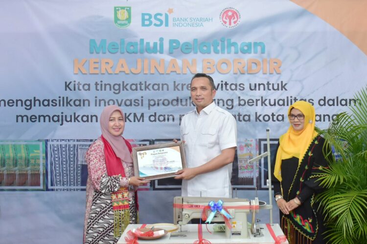 Pemerintah Kota Sabang gandeng BSI gelar pelatihan bordir dan peningkatan UMKM binaan Dewan Kerajinan Nasional Daerah (Dekranasda) Kota Sabang.