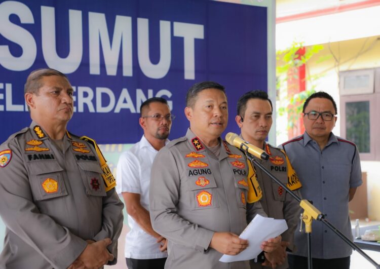 BERI PENJELASAN: Kapolda Sumut, Irjen Pol Agung Setya Imam Effendi mrmberikan penjelasan pengungkapan narkoba di Polres jajaran, Rabu (13/9). (Foto Dok/ Polda Sumut)