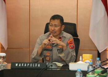 PIMPIN RAPAT: Wakapolda Sumut, Brigjen Pol Jawari memimpin rapat di Ruangan Sinabung, Lantai II, Mapolda Sumut, Rabu (13/8). (Foto Dok/ Polda Sumut)