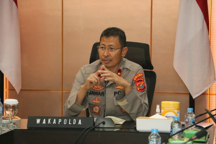 PIMPIN RAPAT: Wakapolda Sumut, Brigjen Pol Jawari memimpin rapat di Ruangan Sinabung, Lantai II, Mapolda Sumut, Rabu (13/8). (Foto Dok/ Polda Sumut)