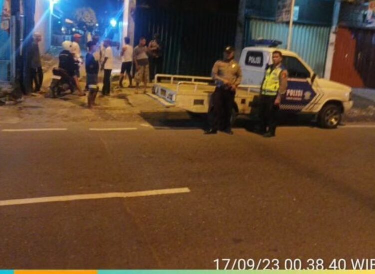 KRYD: Personil Polsek Delitua laksanakan KRYD, Minggu (17/9/2023) sekira pukul 00.38 WIB di seputan Jalan Titikuning Medan. (Foto Dok/ Polsek Delitua)