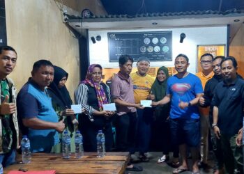 Asosiasi Pedagang Pasar Seluruh Indonesia (APPSI) Bitung dan Barisan Fi- Sabililah (BiFI) kembali salurkan dana jutaan rupiah, sebagai Bantuan kemanusiaan Tahap ke III, kepada pedagang korban kebakaran dikawasan Kanopi Pusat Kota, Sabtu (17/09/03).