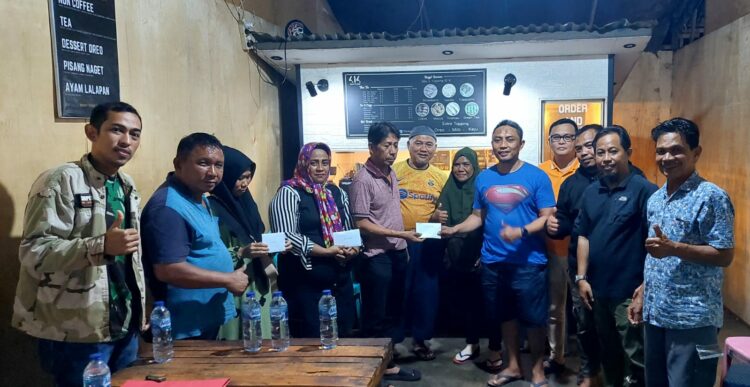 Asosiasi Pedagang Pasar Seluruh Indonesia (APPSI) Bitung dan Barisan Fi- Sabililah (BiFI) kembali salurkan dana jutaan rupiah, sebagai Bantuan kemanusiaan Tahap ke III, kepada pedagang korban kebakaran dikawasan Kanopi Pusat Kota, Sabtu (17/09/03).