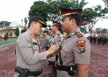 Upacara serah terima jabatan dan pelepasan purnabakti dilaksanakan pada hari Senin (18 /09/2023) mulai pukul 08.30 WIB sampai selesai, di Lapangan Apel dan Aula Andar Siahaan Mako Polres Simalungun, Jalan Jhon Horailam Saragih Pematang Raya Kabupaten Simalungun.