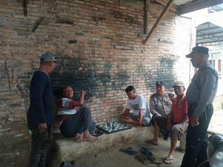 Polsek Kualuh Hulu yang dipimpin oleh Kapolsek AKP Ghulam Yanuar Lutfi terus melakukan sosialisasi kepada warga, Senin (18/09/2023).