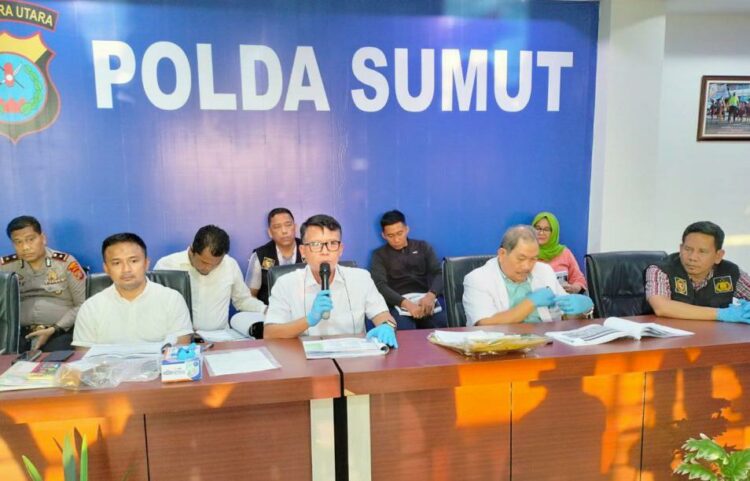 BERI PENJELASAN: Direktur Reskrimum Polda Sumut Kombes Pol Sumaryono memberikan keterangan penyebab kematian Alm Mahira, Selasa (19/9/2023) di Balai Wartawan Mapolda Sumut (Foto Dok/ T77)