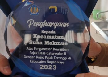 Direktorat jenderal pajak kementerian keuangan Republik Indonesia melalui kantor Pajak KP2KP Suka makmur menyerahkan penghargaan kepada Kecamatan Suka Makmue, Kabupaten Nagan Raya atas capaian dalam pengawasan kewajiban pajak Desa caturwulan 2 dengan Rasio pajak tertinggi di kabupaten Nagan Raya tahun 2023.