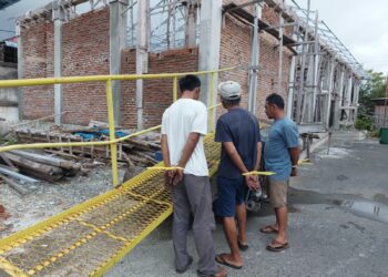 Polres Aceh Barat menangkap tiga tersangka pencurian besi conveyor di kawasan Ujong Karang Meulaboh, Desa Suak Indrapuri, Kecamatan Johan Pahlawan, Aceh Barat, Rabu (20/9/2023).