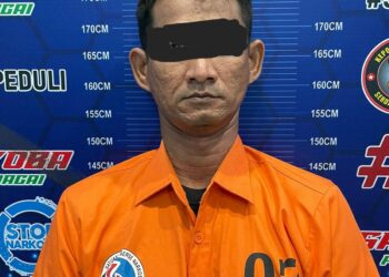 DIAMANKAN : RA (36) terduga pengedar sabu, diamankan di Satnarkoba Polres Sergai. (Foto Dok/AKP Juriadi)