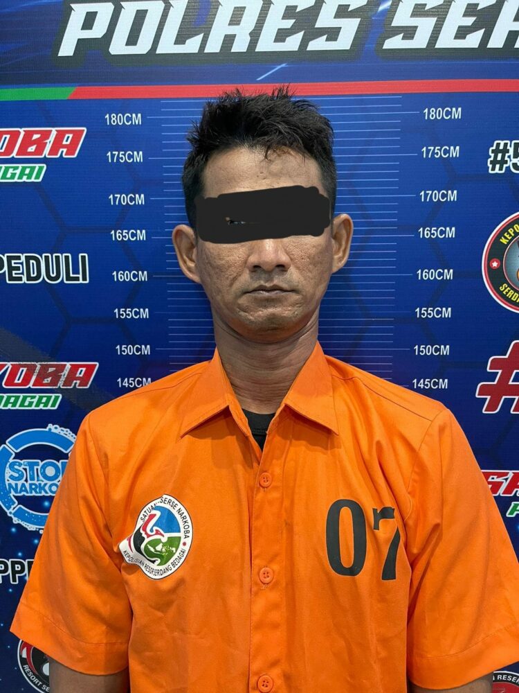 DIAMANKAN : RA (36) terduga pengedar sabu, diamankan di Satnarkoba Polres Sergai. (Foto Dok/AKP Juriadi)