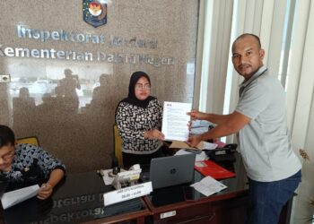PJ Bupati Nagan Raya dilaporkan ke Kemendagri oleh Perwakilan Aliansi Pemuda Nagan Raya Untuk Kemajuan dengan mendatangi langsung ke Inspektorat Jenderal Kementerian Dalam Negeri (Kemendagri) RI di Jakarta pada Kamis (21/9/2023).