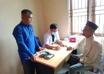 Lembaga Swadaya Masyarakat Jaringan Aspirasi Rakyat Aceh Gelar Pelayanan Kesehatan tahun 2023 di Gampong Blang Leuen Kecamatan Simpang Tiga Kabupaten Pidie, kegiatan ini juga kolaborasi dengan Pemerintah Gampong Blang leuen dan Persatuan Dokter Atjeh Bogor, Sabtu (23/9/2023).