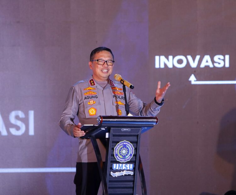 BERI PENJELASAN: Kapolda Sumut, Irjen Pol Agung Setya Imam Effendi memberi penjelasan bahaya narkoba di UMSU, Senin ((25/9/2023). (Foto Dok/ Polda Sumut)