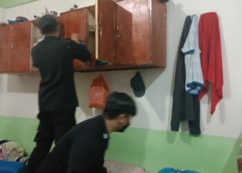 Ka. KPLP Ucok P. Sinabang bersama jajaran pengamanan kembali melakukan penggeledahan kamar hunian guna menciptakan kondisi aman dan kondusif di dalam Lapas, Selasa (26/09/2023)