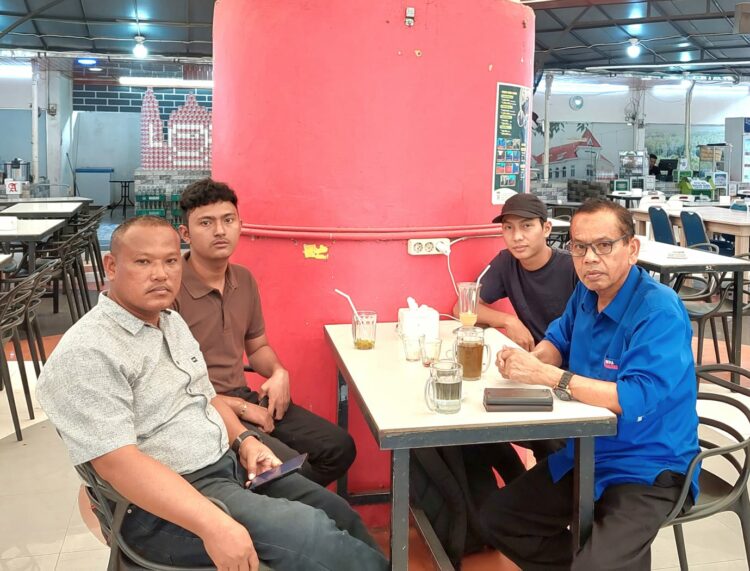 Danton yang juga di dampingi Penasehatan Hukum nya H A Muthallib Ibrahim SE,.SH,.M.Si,.M.Kn, di Cafee Langsa City, Kamis (28/9/2023)