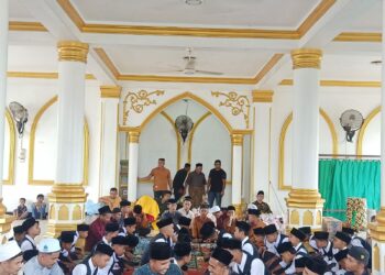 Suasana peringatan hari kelahiran Nabi Muhammad SAW, 1445 hijriah bertepatan 28-09-2023 berlangsung meriah di kalangan masyarakat Gampong Kuta Glumpang, kamis dini hari 28-09-2023.