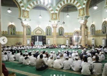 GELAR ZIKIR: Polda Sumut gelar zikir dan ratib untuk kesembuhan Sultan Deli Perkasa Alam bertempat di Masjid Raya Al Mashun Medan, Kamis (28/9/2023) malam. (Foto Dok/Polda Sumut)