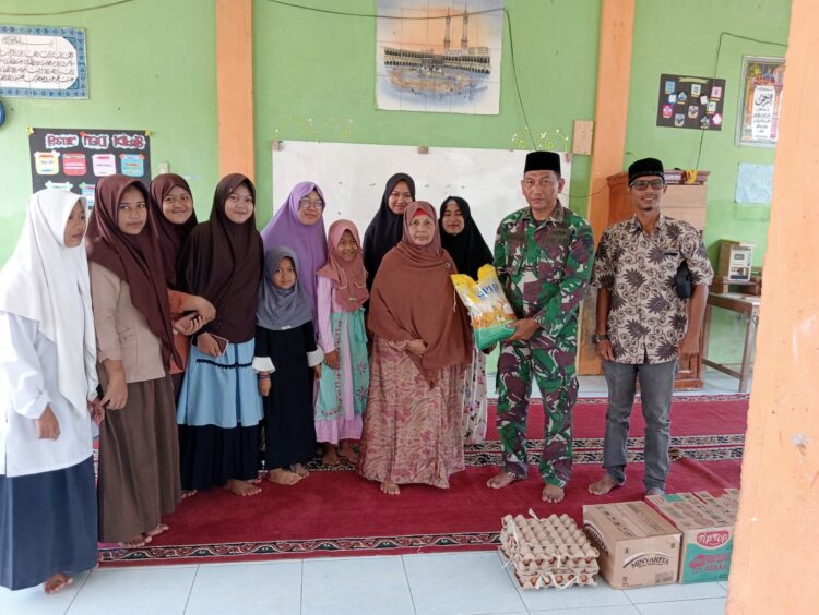 Kunjungan Danramil dan anggota nya di kediaman Dayah cut nahrisya di kuta krung jum,at (29/09/2023).