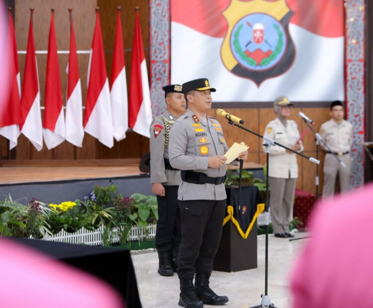 PIMPIN SERTIJAB: Kapolda Sumut, Irjen Pol Agung Setya Imam Effendi memimpin sertijab Irwasda dan sejumlah kapolres di Aula Tribrata Mapolda Sumut, Senin (2/10/2023). (Foto Dok/ Polda Sumut)