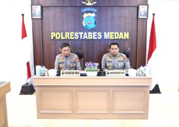 ANEV: Kapolrestabes Medan Kombes Pol Valentino Alfa Tatareda SH SIK memimpin rapat Anev gangguan Kamtimbas di ruang Rupatama Lantai Il Mapolrestabes, Selasa (3/10/2023).(Foto Dok/Polrestabes)