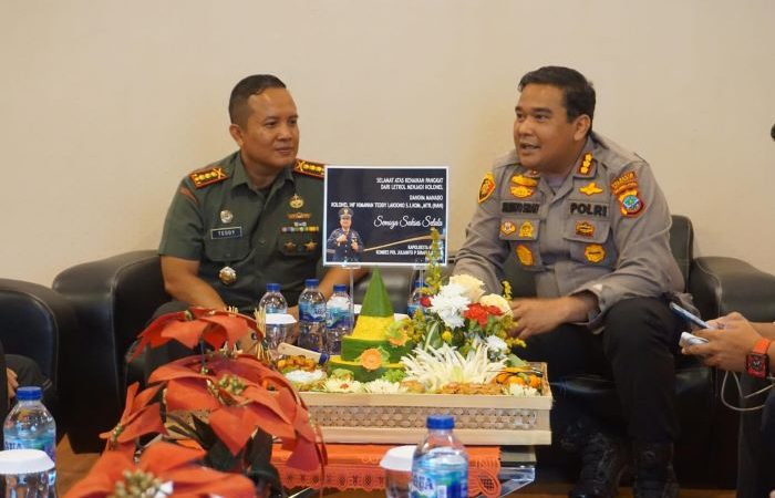 Dandim 1309/Manado, Kolonel Inf Himawan Teddy Laksono, S.I.Kom., M.Tr(Han), mengalami momen berkesan pada Senin (2/10/2023) ketika menerima kejutan istimewa dari Kapolresta Manado, Komisaris Besar Polisi Julianto P. Sirait, dan rombongan di Markas Kodim 1309/Manado.