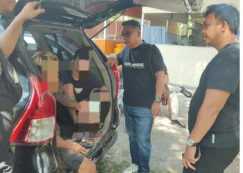 Tim Delta Resmob on The Road (ROTR) berhasil mengamankan pelaku pencurian di salah satu gerai Alfamart yang berlokasi di jalan A.A Maramis Paniki Bawah, kecamatan Mapanget, pada hari Senin (02/10/2023) sekitar pukul 13.32 WITA.