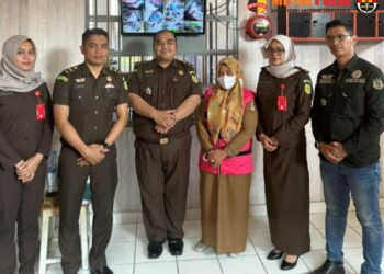 Kepala Desa Sakkoli, Kecamatan Sajoanging Kabupaten Wajo, Sulawesi Selatan, Siti Hatijah ditetapkan sebagai tersangka dugaan korupsi.