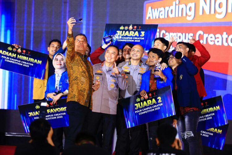 Kadiv Humas Polri membuka Awarding Night Polri Campus Creator Competition 2023 di Auditorium Mutiara STIK Lemdiklat Polri, Jakarta Selatan. Kompetisi kreasi digital ini telah diikuti oleh 147 mahasiswa dari seluruh Indonesia.