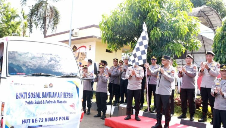 Polresta Manado bersama Humas Polda Sulawesi Utara (Sulut) melakukan aksi kemanusiaan dengan menyelenggarakan program penyaluran air bersih di tiga kecamatan, yaitu Kecamatan Bunaken, Kecamatan Tuminting dan Kecamatan Wanea
