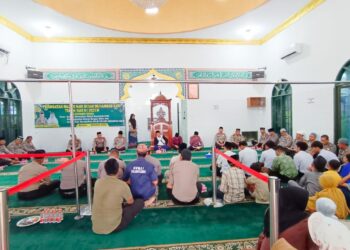 PERINGATI: Personel Polrestabes Medan memperingati Mauli Nabi Besar Muhammad SAW 1445 Hijriah di Masjid Nurul Falah Mapolrestabes, Kamis (5/10/2023).(Foto Dok/Polrestabes)