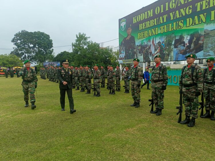 Komandan Kodim 0116/Nagan Raya Letkol Inf Fairuzzabadi, S.H. menjadi inspektur upacara Hari Ulang Tahun (HUT) TNI ke-78 tahun 2023 di Nagan Raya