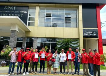 Ketua PAC PDIP, Kecamatan Gomo Kabupaten Nias Selatan, Balohuku Tafonao, melaporkan 4 akun Facebook ke Polda Sumut terkait dugaan pencemaran nama baik melalui media sosial (ITE).