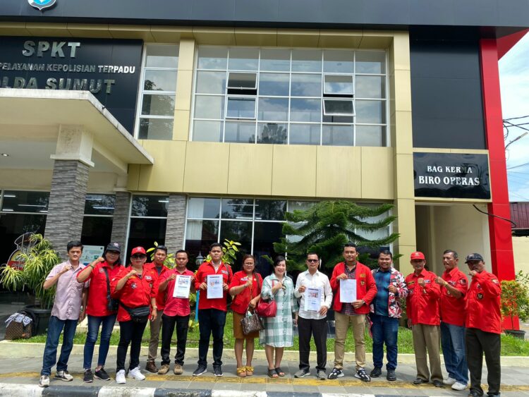 Ketua PAC PDIP, Kecamatan Gomo Kabupaten Nias Selatan, Balohuku Tafonao, melaporkan 4 akun Facebook ke Polda Sumut terkait dugaan pencemaran nama baik melalui media sosial (ITE).