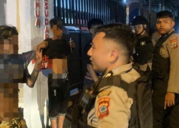 Personel Satuan Samapta Polresta Manado mengintensifkan upaya pencegahan aksi kejahatan jalanan dengan melaksanakan Patroli Sibulan pada Rabu (4/10/2023) malam hingga subuh
