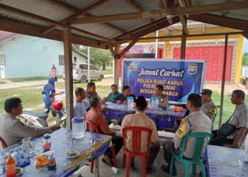 Polsek Bukit Kapur Laksanakan Program Jumat Curhat. Jumat (6/10/2023) bertempat di Kedai Nano Jalan Soekarno - Hatta RT. 012 Kelurahan Bagan Besar Kecamatan Bukit Kapur.
