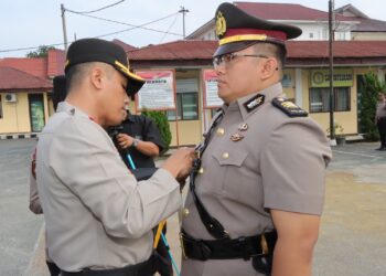Kapolres Pematangsiantar AKBP Yogen Heroes Baruno SH S.I.K, pimpin penyerahan jabatan Kasat Intelkam AKP Bobi Vaski Pranata S.I.K bertempat di lapangan apel Mako Polres Pematangsiantar, Jumat (06/10/2023) pagi sekira pukul 08.00 Wib.