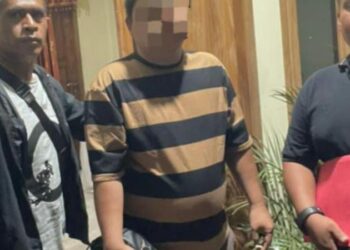 Tim ALPHA ROTR dari Polresta Manado berhasil mengamankan terduga pelaku Kekerasan Dalam Rumah Tangga (KDRT). Kejadian tersebut terjadi pada Sabtu, 7 Oktober 2023, sekitar pukul 09.00 WITA, di Jl Manguni Raya Malendeng Kota Manado.