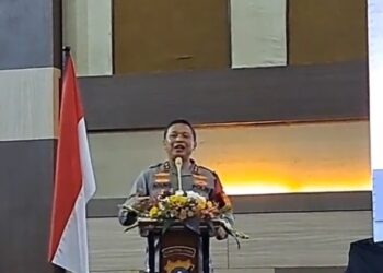 BERI ARAHAN: Kapolda Sumut, Irjen Pol Agung Sertya Imam Effendi memberi arahan pada pembukaan Operasi Mantap Brata Toba di Aula Tribrata Mapolda Sumut, Senin (9/10/2023). (Foto Dok/ Polda Sumut)