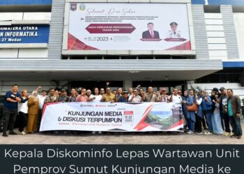 Kepala Dinas Komunikasi dan Informatika (Diskominfo) Sumatera Utara (Sumut) Ilyas Sitorus didampingi Kepala Bidang Informasi dan Komunikasi Publik (IKP) Harvina Zuhra melepas keberangkatan puluhan wartawan yang bertugas di Unit Pemerintah Provinsi (Pemprov) Sumut, untuk kunjungan media dan diskusi terpumpun ke Danau Toba, dan sekitarnya, 9-12 Oktober 2023.