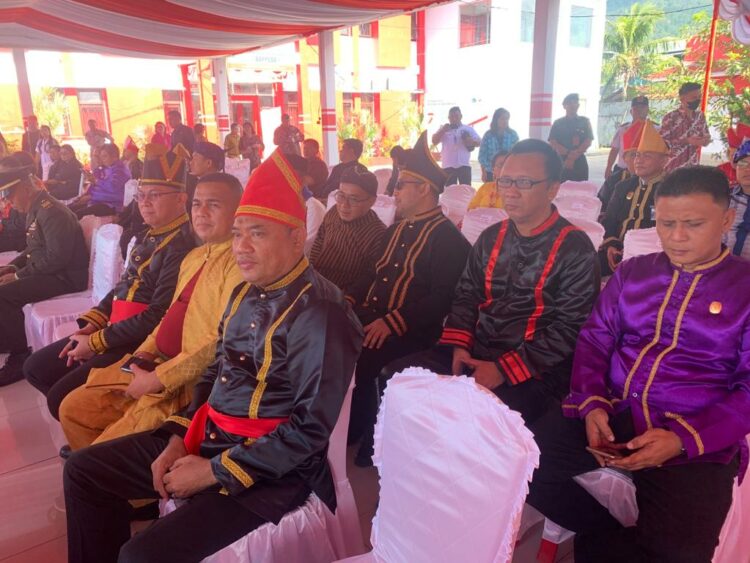 Kalapas Kelas IIB Bitung Bapak Sukron Hamdani hadiri upacara HUT Kota Bitung ke 33 tahun dengan pakaian adat khas simbol daerah Sulawesi Utara (SULUT)