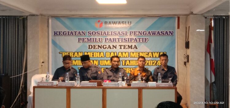 Badan Pengawas Pemilu (Bawaslu) Kabupaten Ogan Komering Ilir (OKI) menggelar kegiatan Sosialisasi pengawasan Pemilihan Umum (Pemilu) di tahun 2024 bersama media se-Kabupaten OKI. Selasa, 10 Oktober 2023.