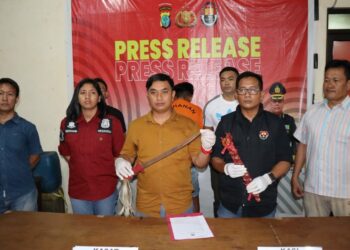 Polresta Manado melakukan Press Release pada hari Selasa, tanggal 10 Oktober 2023, terkait kejadian penganiayaan yang mengakibatkan kematian seseorang.
Peristiwa ini terjadi pada Selasa, 10 Oktober 2023, di Kelurahan Sindulang II, Kecamatan Tuminting