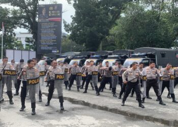 LATIHAN DALMAS: Personel Sat Samapta Polrestabes Medan menggelar latihan Dalmas di halaman Mako Samapta Jalan Putri Hijau, Rabu (11/10/2023).(Foto Dok/Polrestabes)