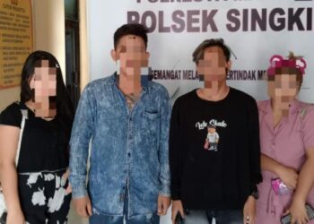 Tim operasional Polsek Singkil berhasil mengamankan sejumlah anak-anak muda yang tertangkap sedang menggelar pesta miras (minuman keras) di Kelurahan Karame, Lingkungan 5, Bantaran Sungai