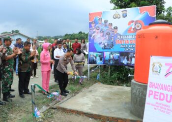 Polres Samosir bersama masyarakat di Dusun 1 Desa Sianting-anting Kecamatan Pangururan Kabupaten Samosir, merayakan peresmian Sumur Bor yang menjadi harapan panjang mereka untuk mendapatkan air bersih