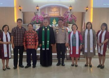 Kapolsek Pineleng Iptu Ronald Hinonaung, menyelenggarakan Program Inovasi Ibadah Keliling atau Minggu Kasih di Gereja GMIM Kalvari Pineleng.